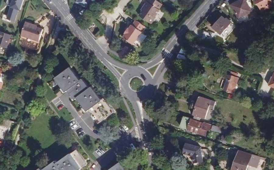Vue aérienne du Rond-point anonyme n°1244966308