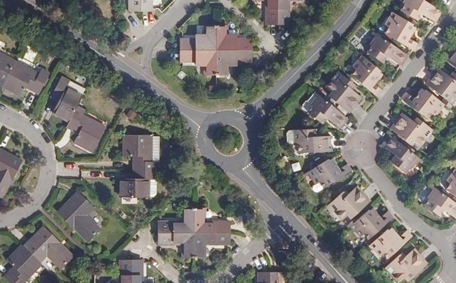 Vue aérienne du Rond-point anonyme n°1244966320