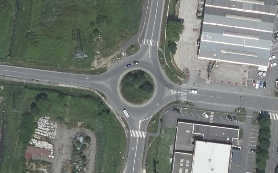 Vue aérienne du Rond-point anonyme n°1244968642