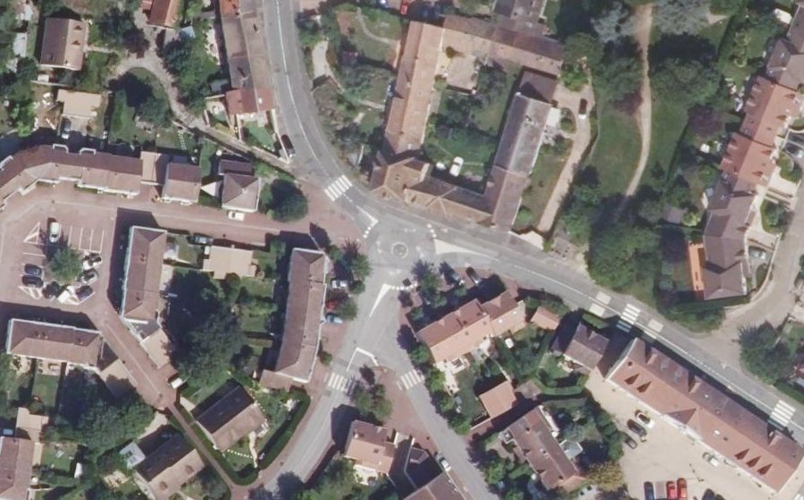 Vue aérienne du Rond-point anonyme n°1244968790