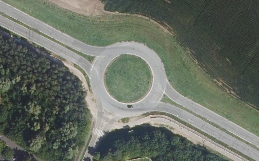 Vue aérienne du Rond-point anonyme n°1244978958