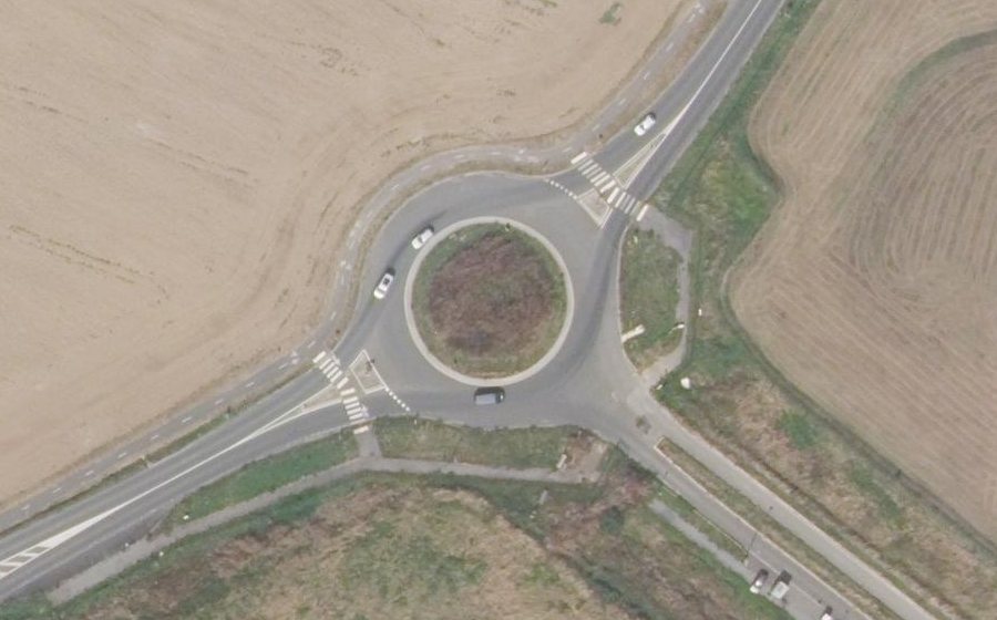 Vue aérienne du Rond-point anonyme n°1244980233