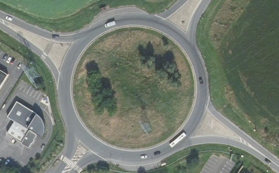 Vue aérienne du Rond-point anonyme n°1244981595