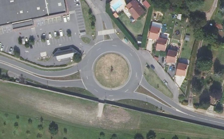 Vue aérienne du Rond-point anonyme n°1244982380