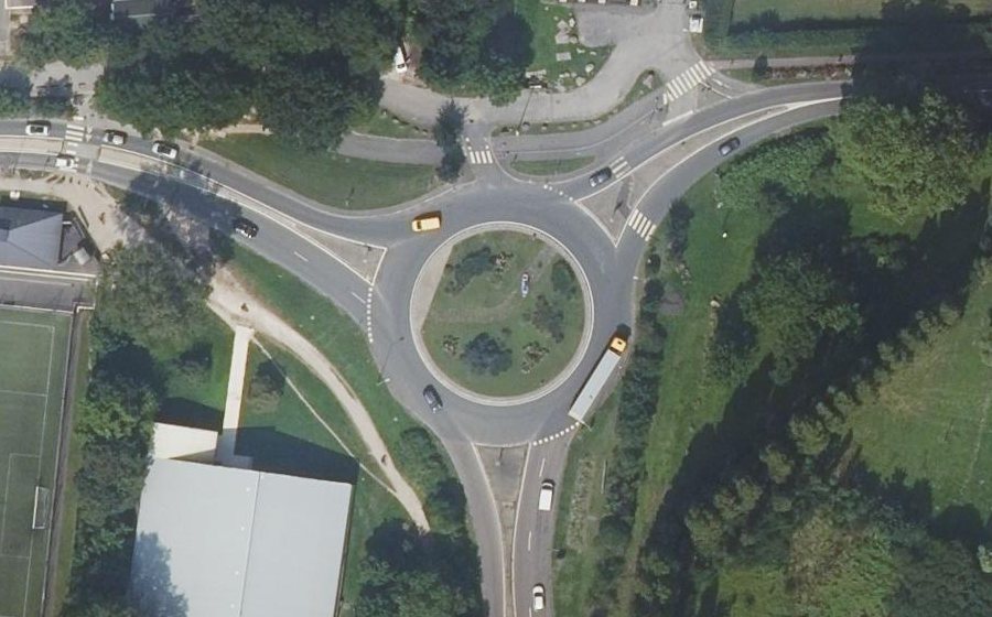 Vue aérienne du Rond-point anonyme n°1244982391