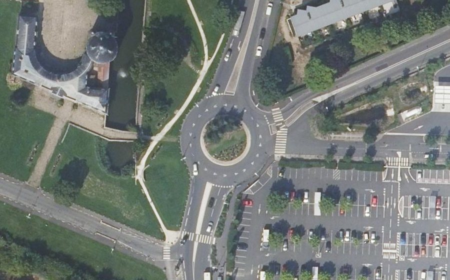 Vue aérienne du Rond-point anonyme n°1244986766
