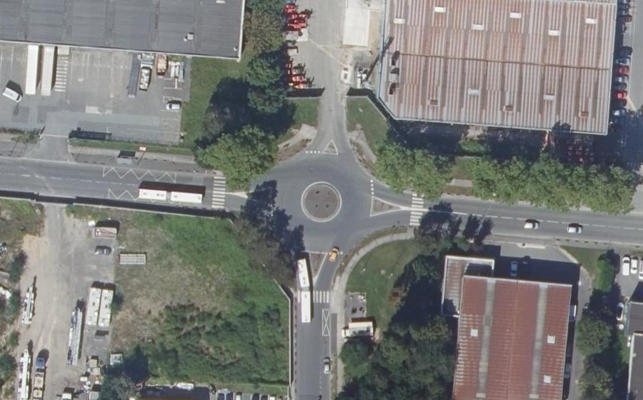 Vue aérienne du Rond-point anonyme n°1244986836