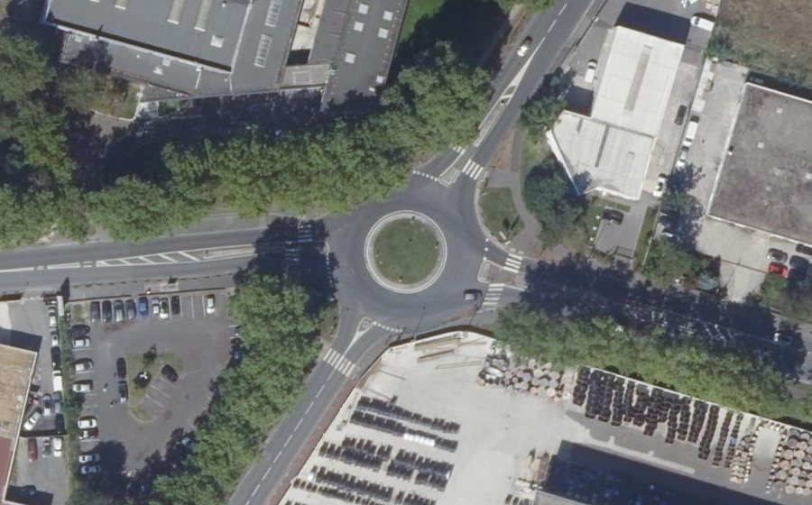 Vue aérienne du Rond-point anonyme n°1244988816