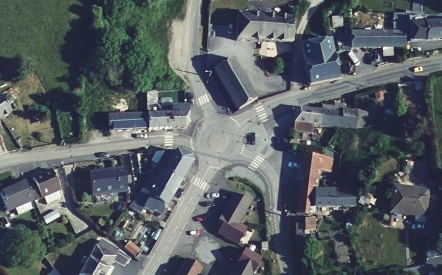 Vue aérienne du Rond-point anonyme n°1244993213