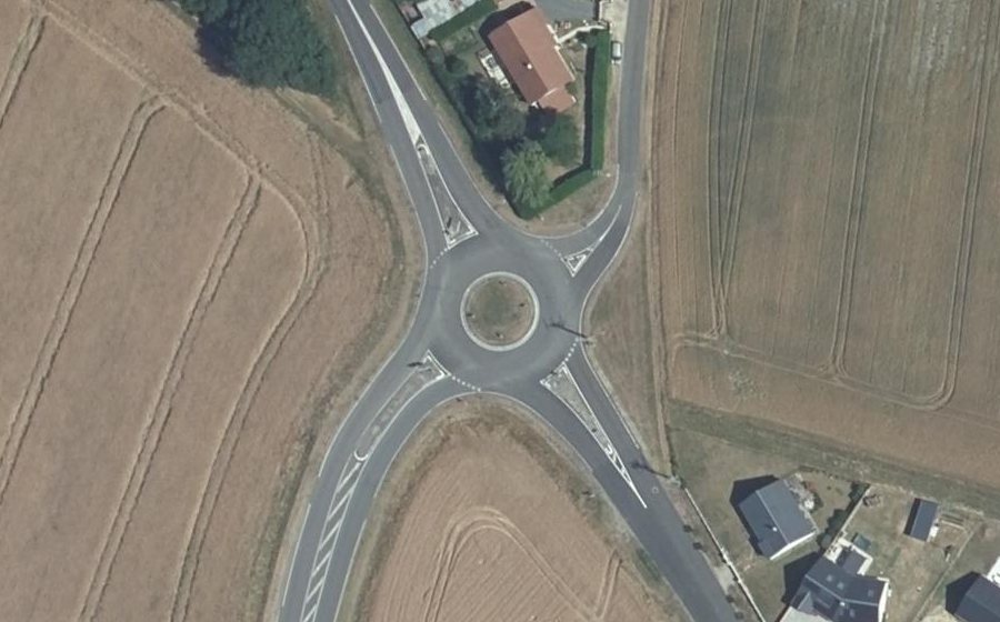 Vue aérienne du Rond-point anonyme n°124509402