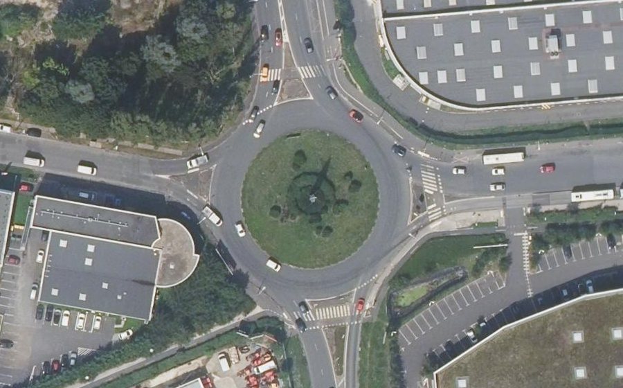 Vue aérienne du Rond-point anonyme n°1245502676