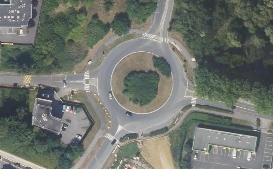 Vue aérienne du Rond-point anonyme n°1245503363