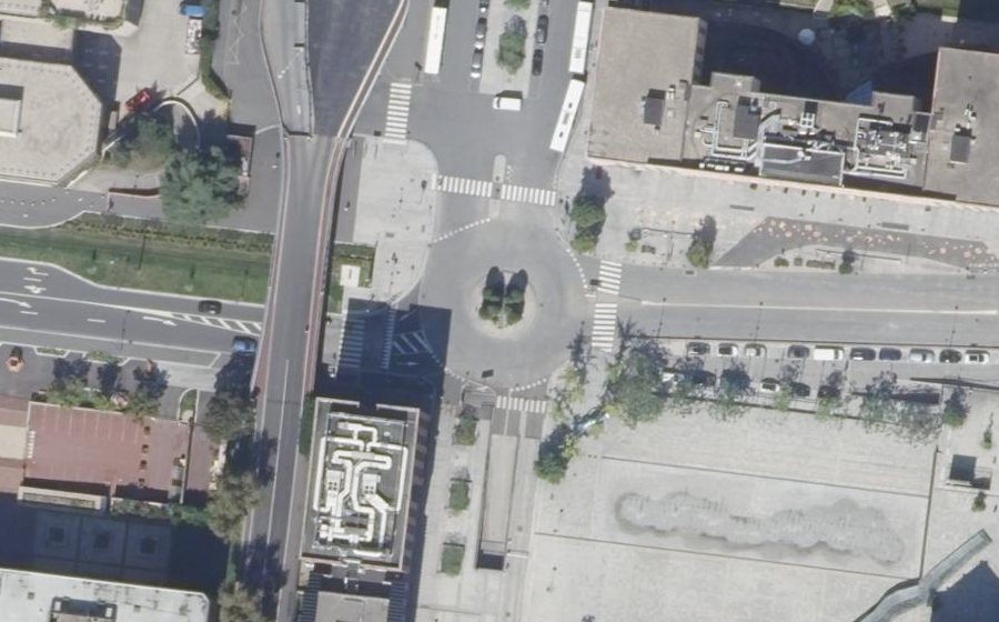 Vue aérienne du Rond-point anonyme n°1245504082