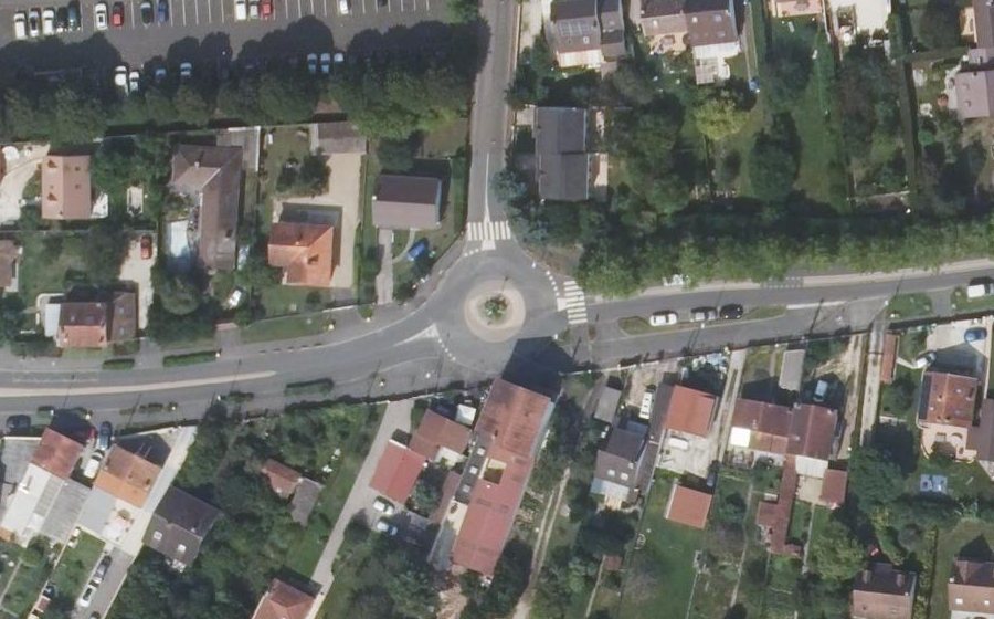 Vue aérienne du Rond-point anonyme n°1245505792