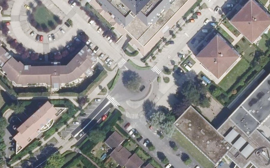 Vue aérienne du Rond-point anonyme n°1245590404