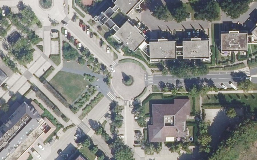 Vue aérienne du Rond-point anonyme n°1245590410