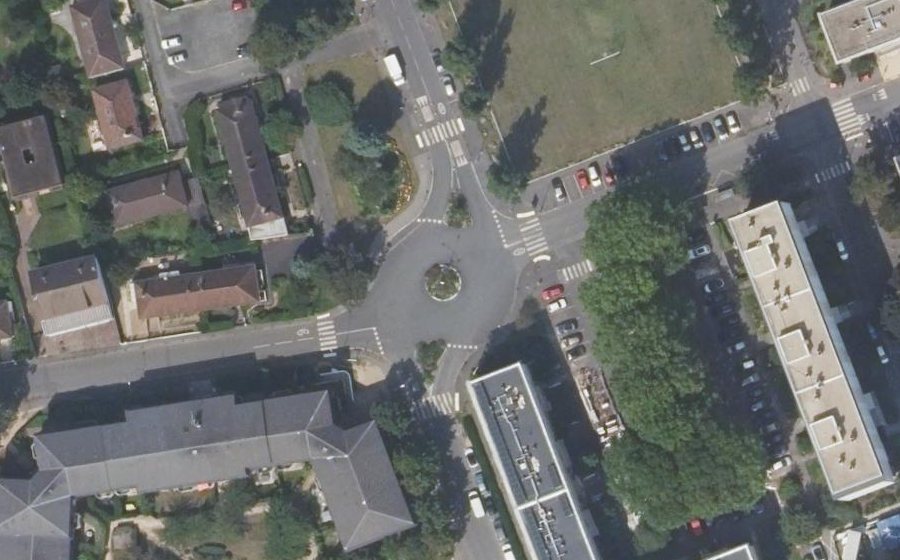 Vue aérienne du Rond-point anonyme n°1245600235