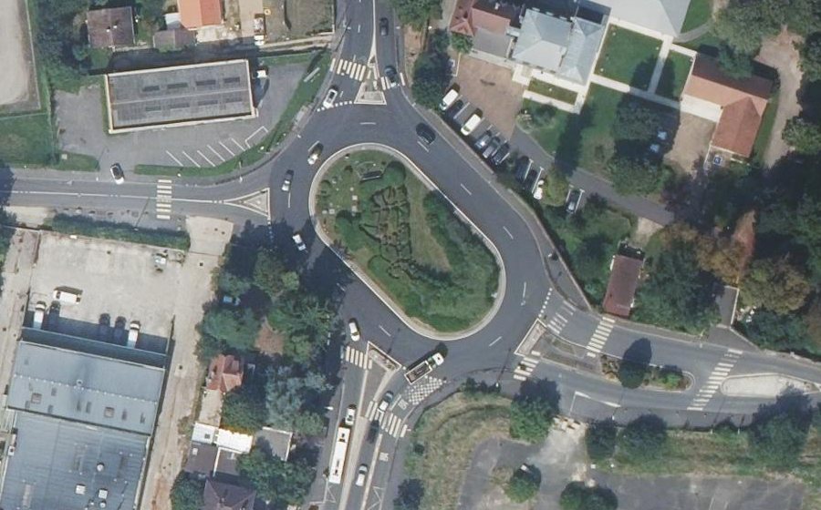 Vue aérienne du Rond-point anonyme n°1245613986
