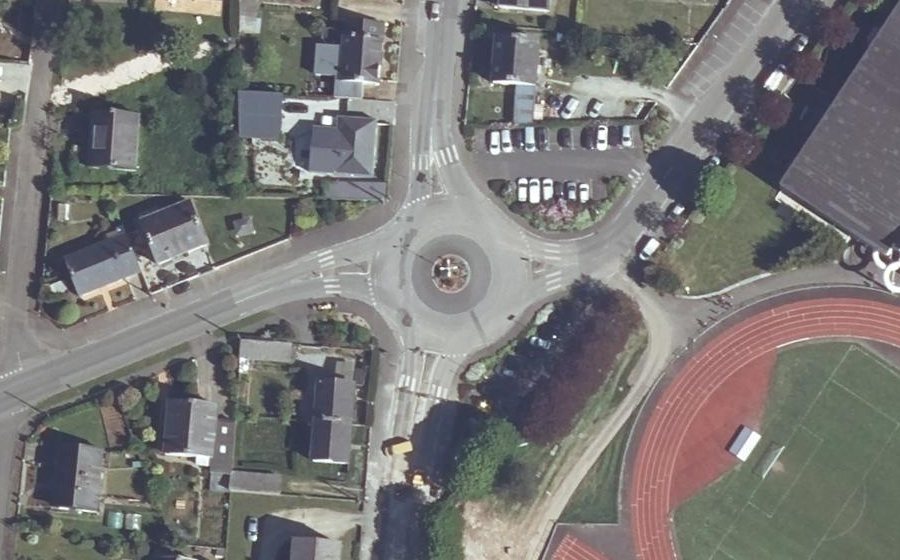 Vue aérienne du Rond-point anonyme n°1245621898