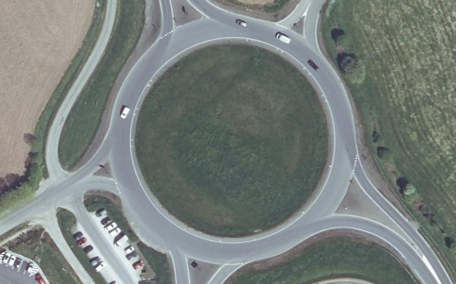Vue aérienne du Rond-point anonyme n°1245621992