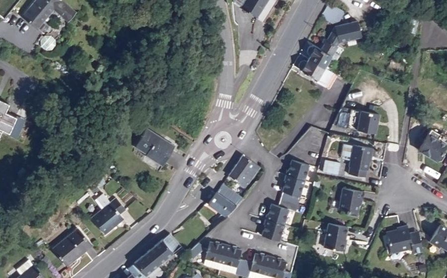 Vue aérienne du Rond-point anonyme n°1245628473