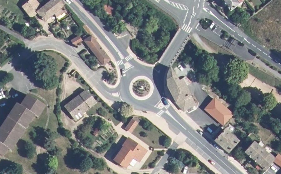 Vue aérienne du Rond-point anonyme n°1245657137