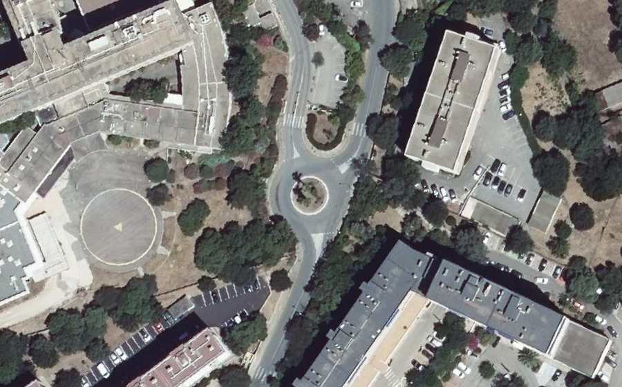 Vue aérienne du Rond-point anonyme n°124580433