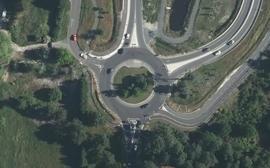 Vue aérienne du Rond-point anonyme n°1245846600