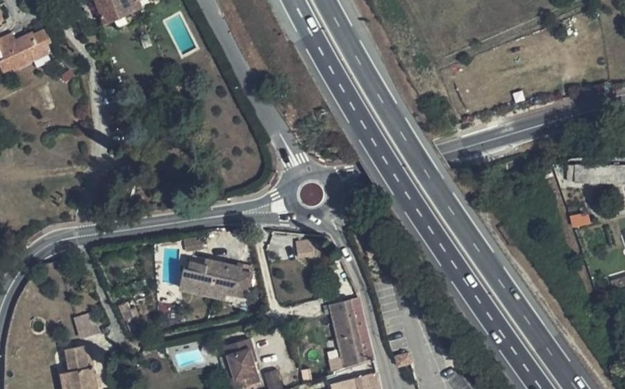 Vue aérienne du Rond-point anonyme n°1246302020