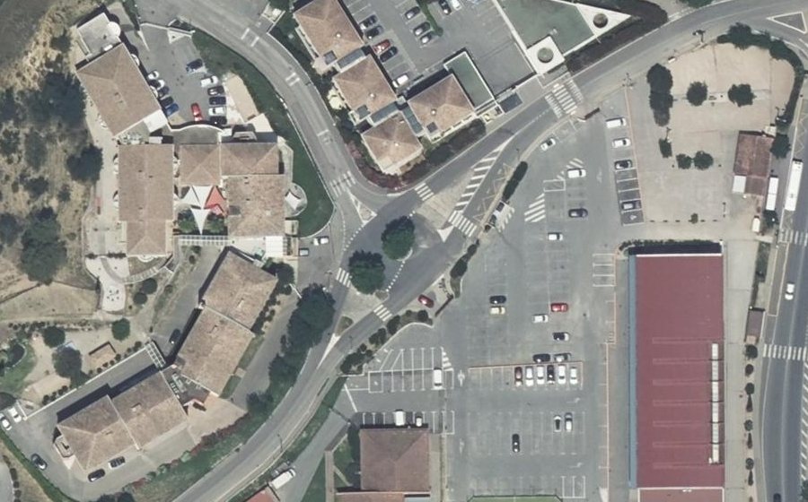 Vue aérienne du Rond-point anonyme n°124654645