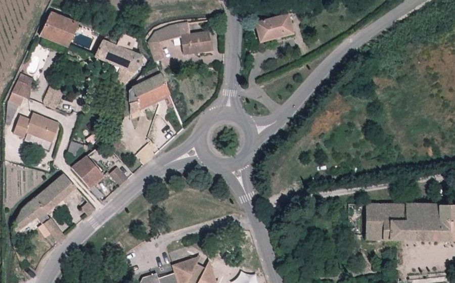 Vue aérienne du Rond-point anonyme n°124672171