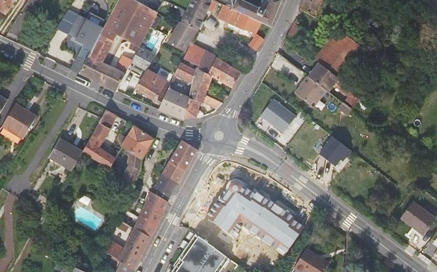Vue aérienne du Rond-point anonyme n°1246823909