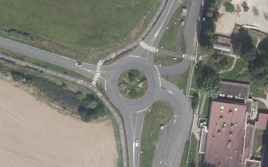 Vue aérienne du Rond-point anonyme n°1246823924