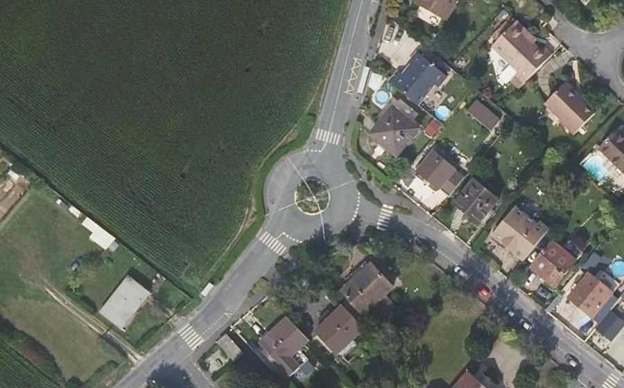 Vue aérienne du Rond-point anonyme n°1246830182