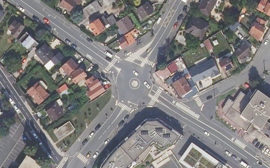 Vue aérienne du Rond-point anonyme n°1246830352