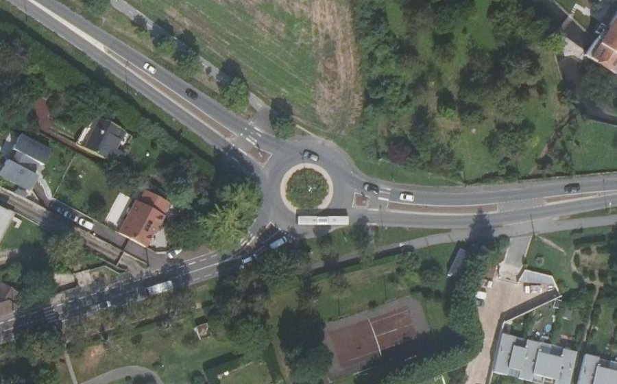 Vue aérienne du Rond-point anonyme n°1246830938