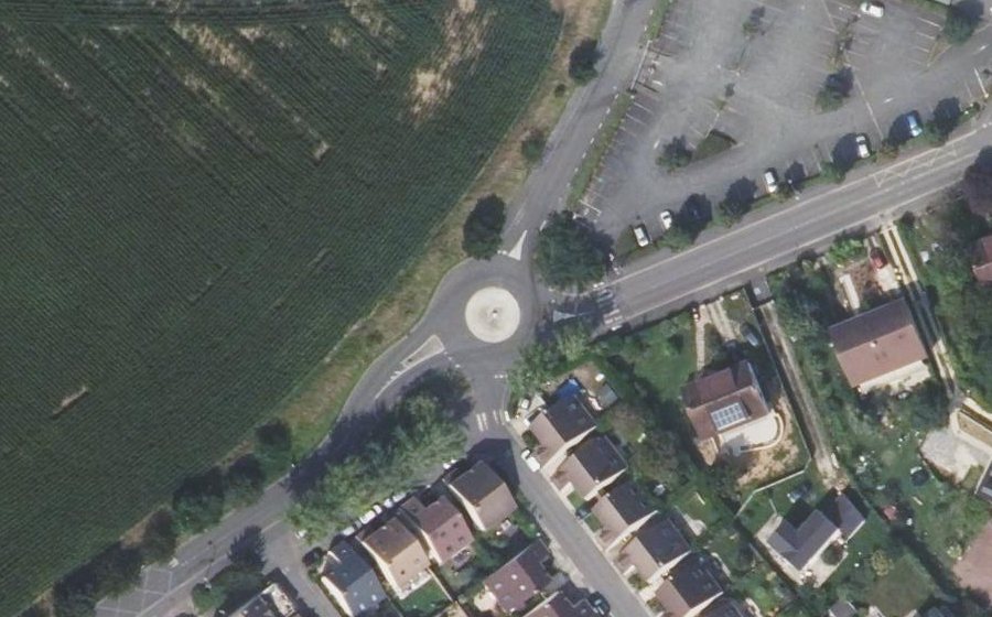 Vue aérienne du Rond-point anonyme n°1246869582