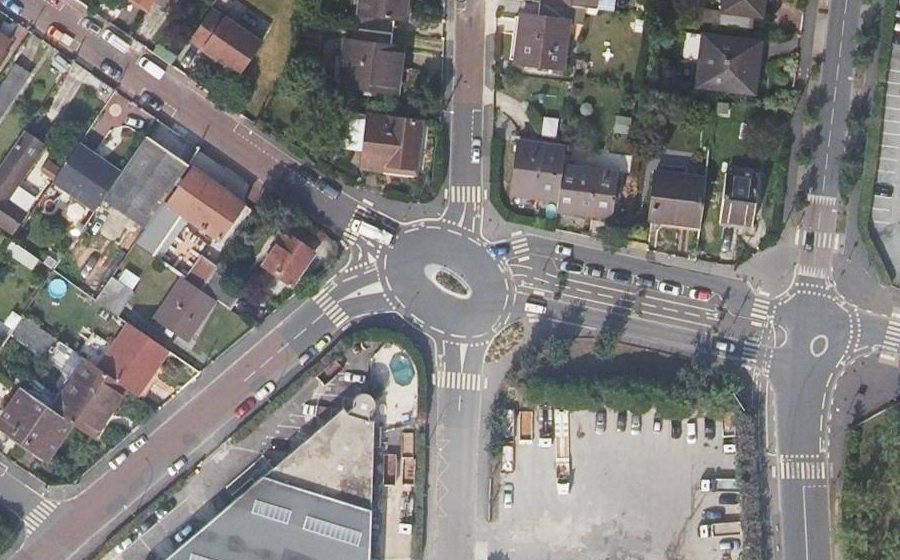 Vue aérienne du Rond-point anonyme n°1246878602