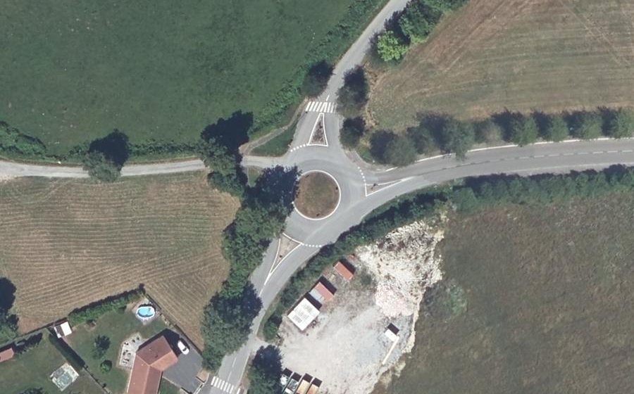 Vue aérienne du Rond-point anonyme n°124719923