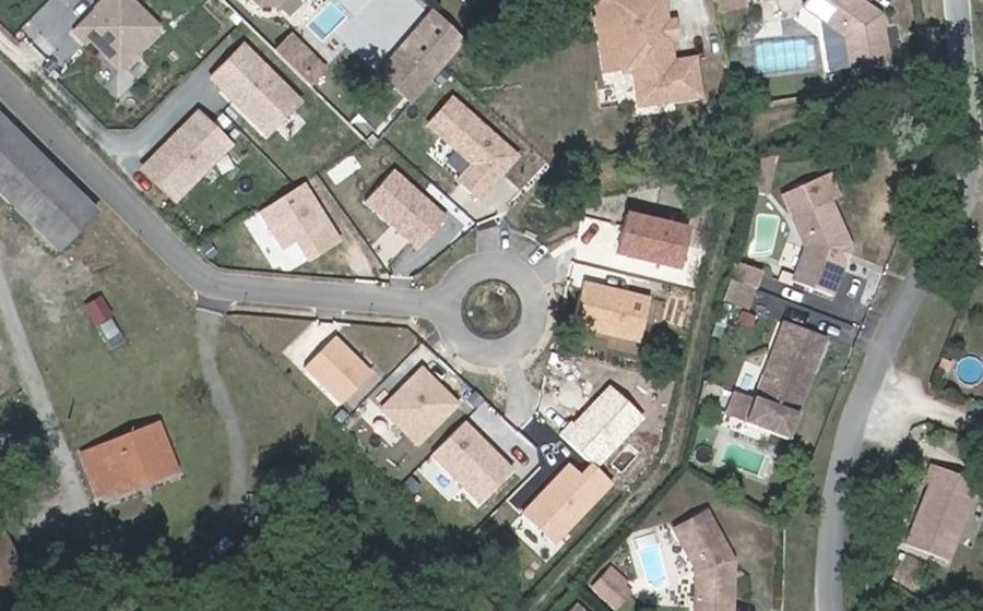 Vue aérienne du Rond-point anonyme n°1247511485