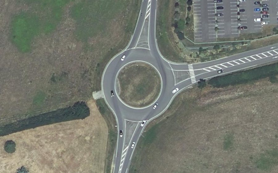 Vue aérienne du Rond-point anonyme n°1247571926