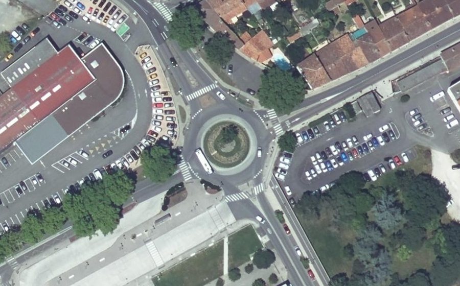 Vue aérienne du Rond-point anonyme n°1247576278