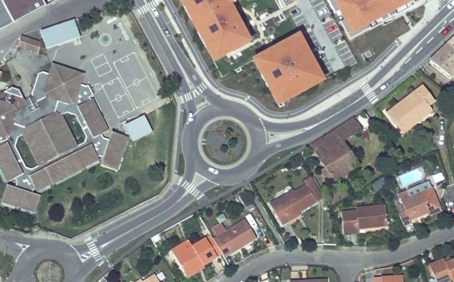 Vue aérienne du Rond-point anonyme n°1247576286