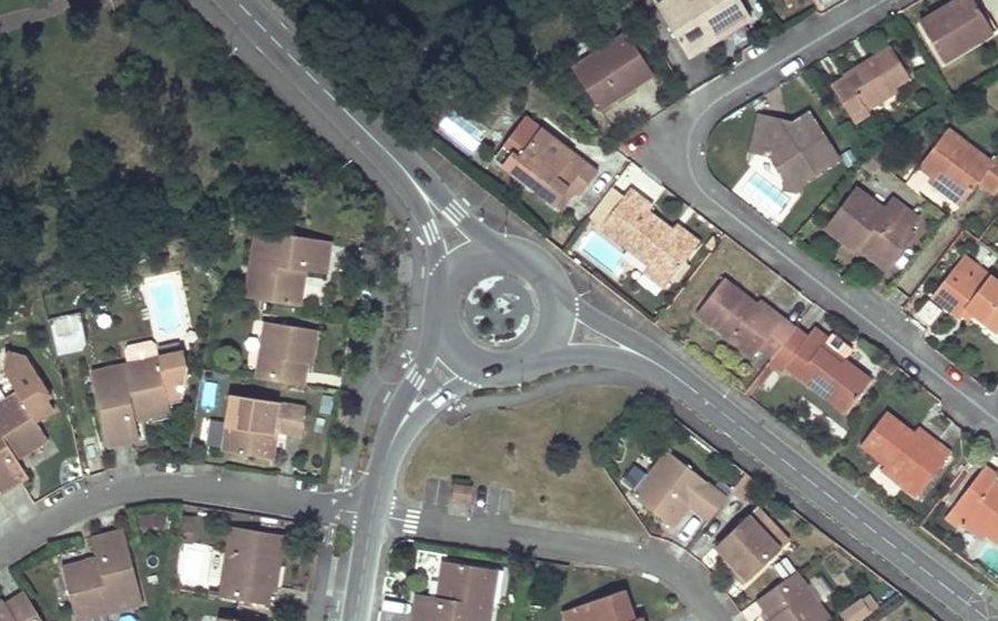 Vue aérienne du Rond-point anonyme n°1247578174