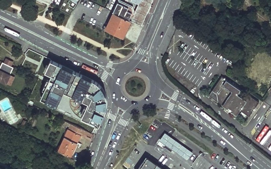 Vue aérienne du Rond-point anonyme n°1247597451