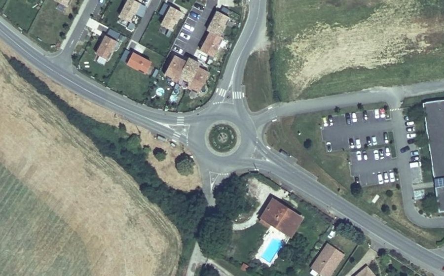 Vue aérienne du Rond-point anonyme n°1247597481