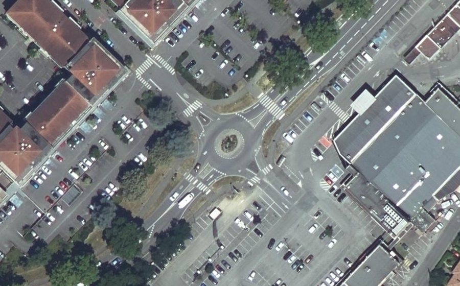 Vue aérienne du Rond-point anonyme n°1247651216