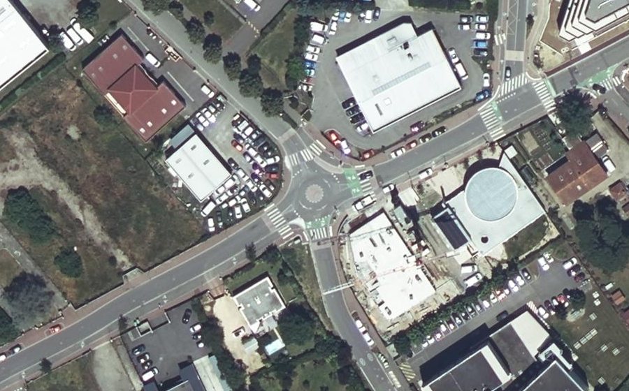 Vue aérienne du Rond-point anonyme n°1247653072