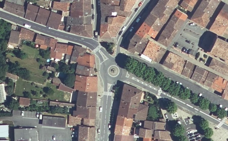 Vue aérienne du Rond-point anonyme n°1247655207