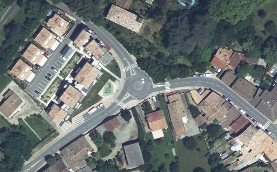 Vue aérienne du Rond-point anonyme n°1247655209